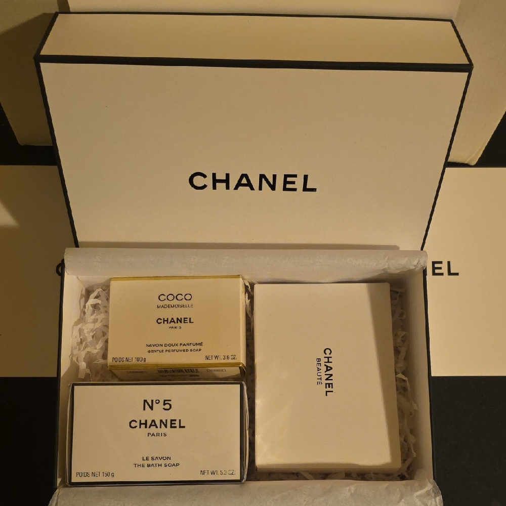 Chanel Coco Mademoiselle and Chanel No. 5 Soap Set @ chanel Zip Aroud Pouch !